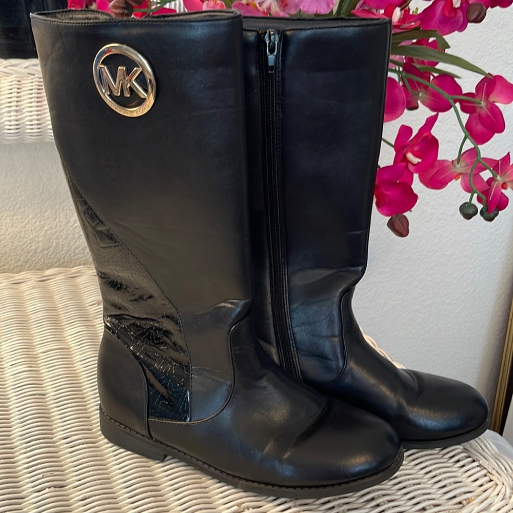 MICHAEL MICHAEL KORS GIRLS “Maryann” boot. Sz 4. Black. Very good used condition